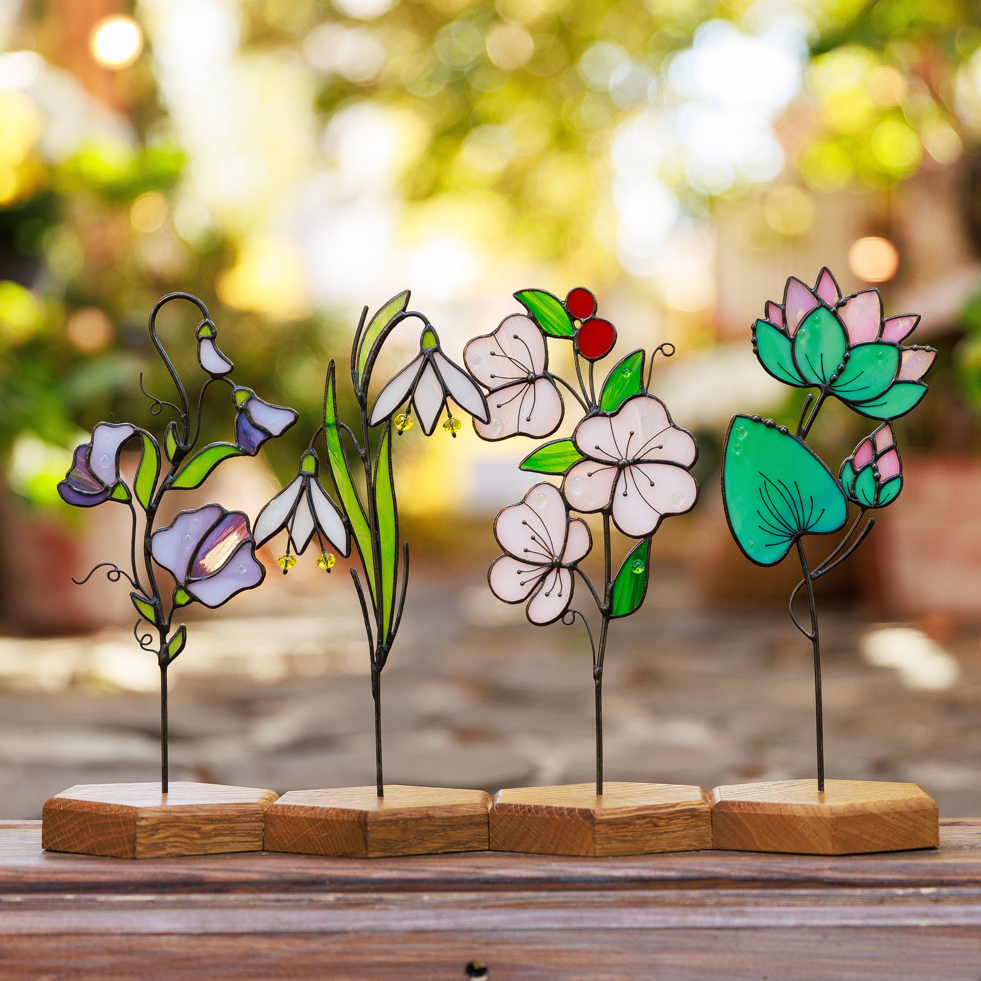 Stained Glass Sweet Pea Plant Stake (March Birth Flower)