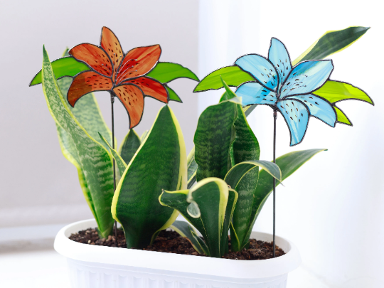Stained Glass Blue Lily Plant Stake